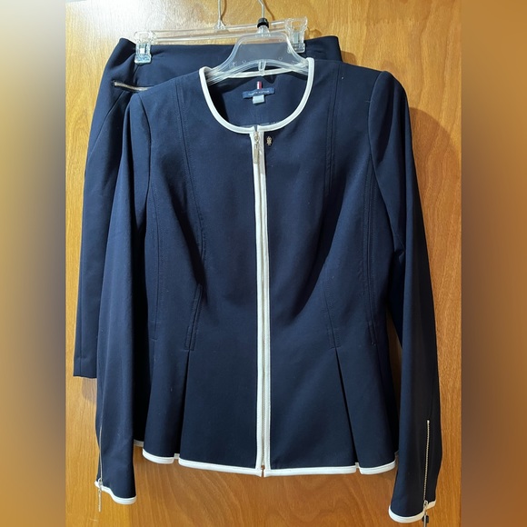Tommy Hilfiger Navy Suit Separates.  Jacket size 10. Skirt Size 8 - Picture 1 of 7
